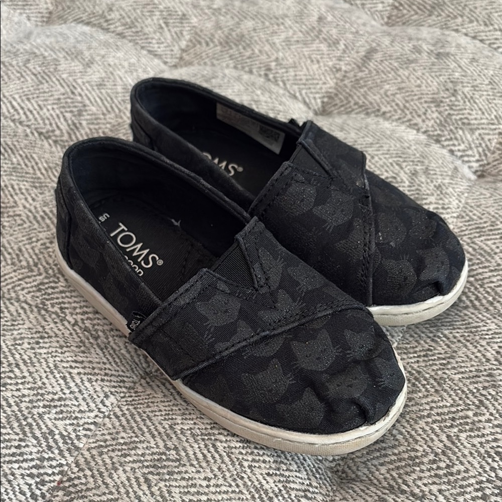 Toms black cat slip on shoes size 8